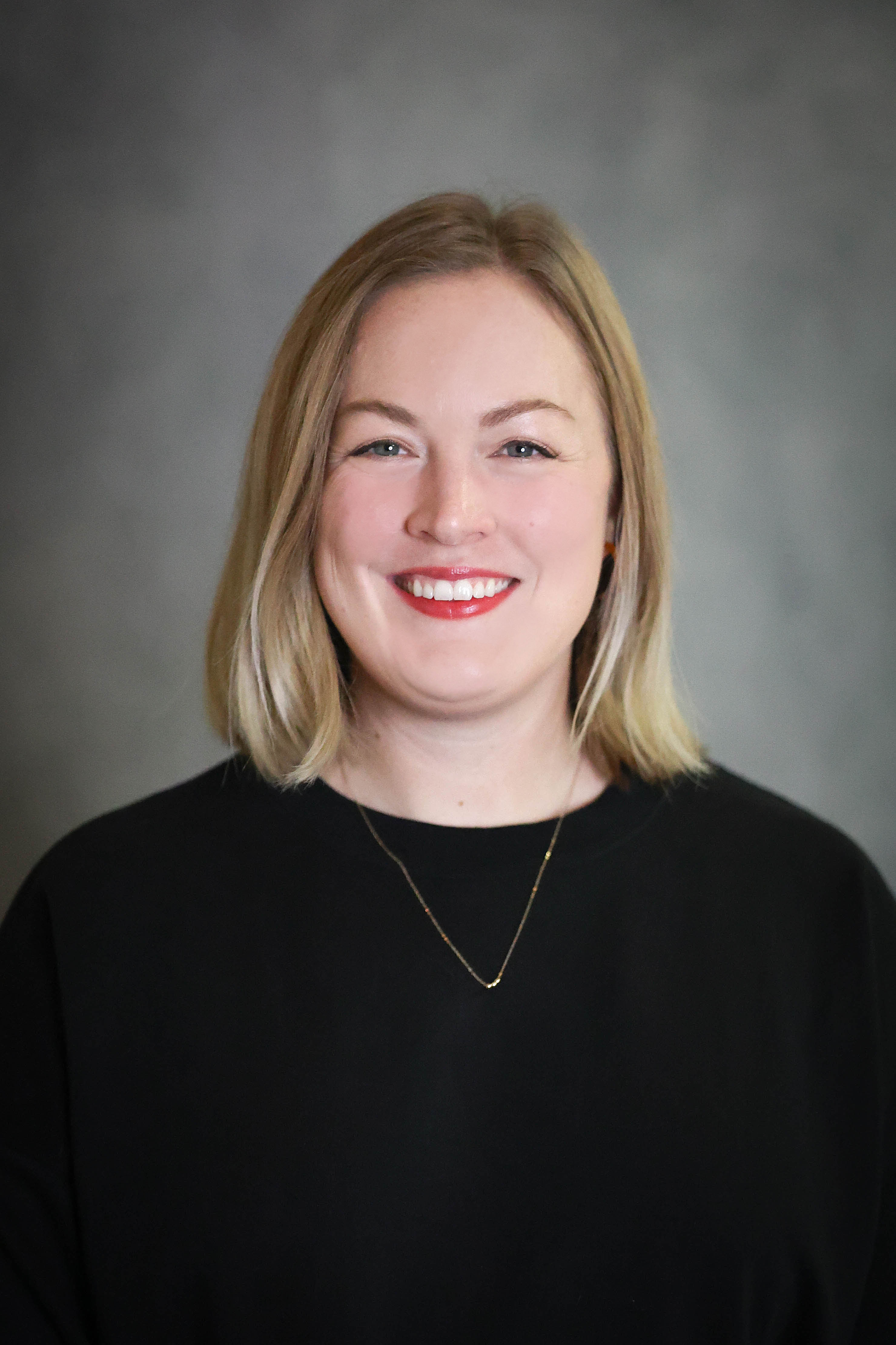 Kari Oanes Headshot